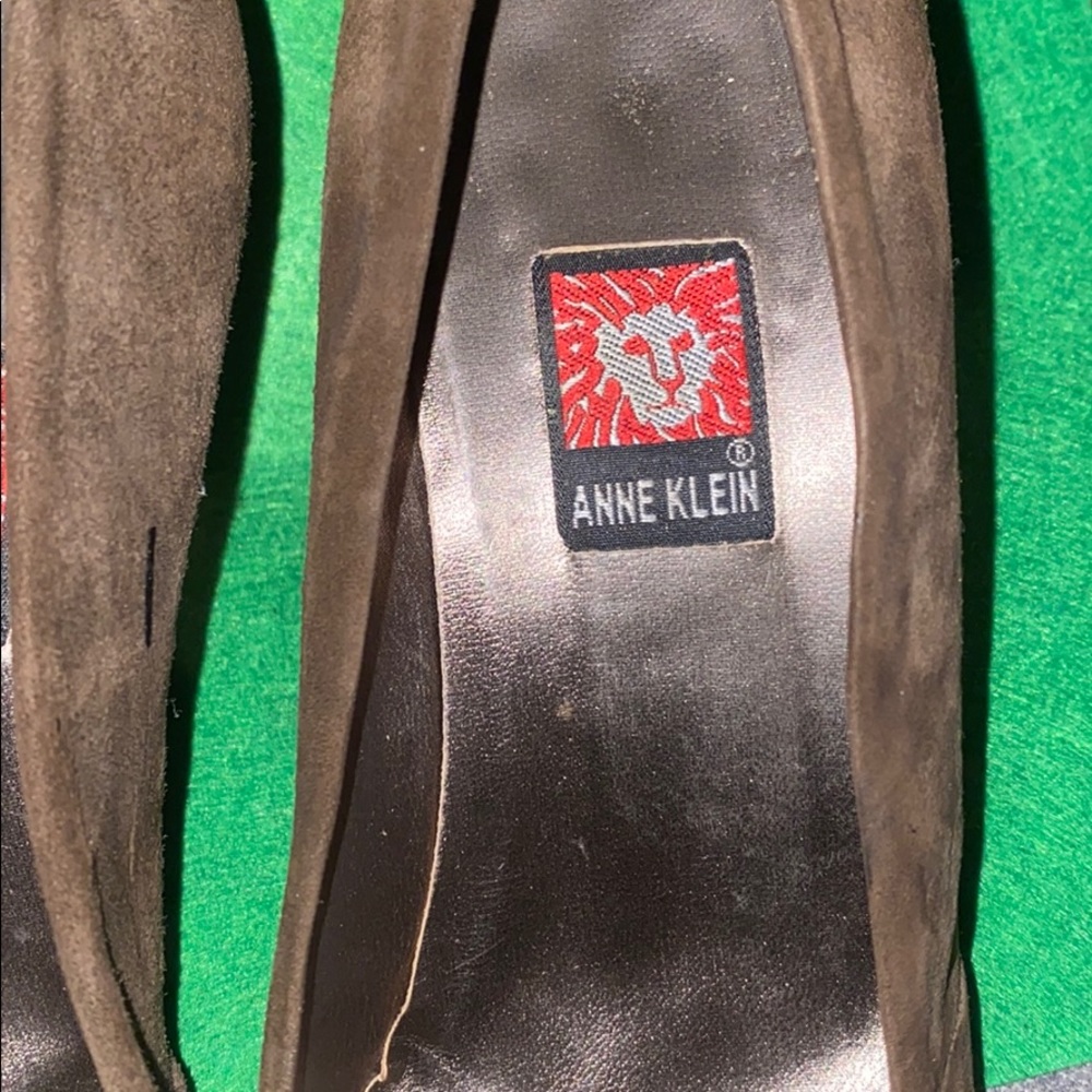 Shoes - Picture 4 of 9